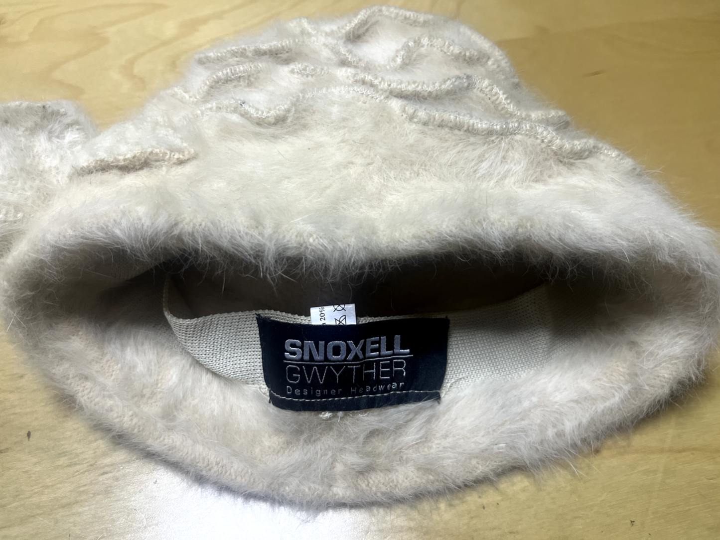 SNOXELL GWYTHER Soft Fluffy Knit ANGORA Blend Women's Cream Retro Flapper Cloche Hat size S M