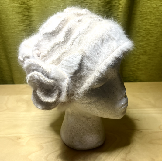 SNOXELL GWYTHER Soft Fluffy Knit ANGORA Blend Women's Cream Retro Flapper Cloche Hat size S M