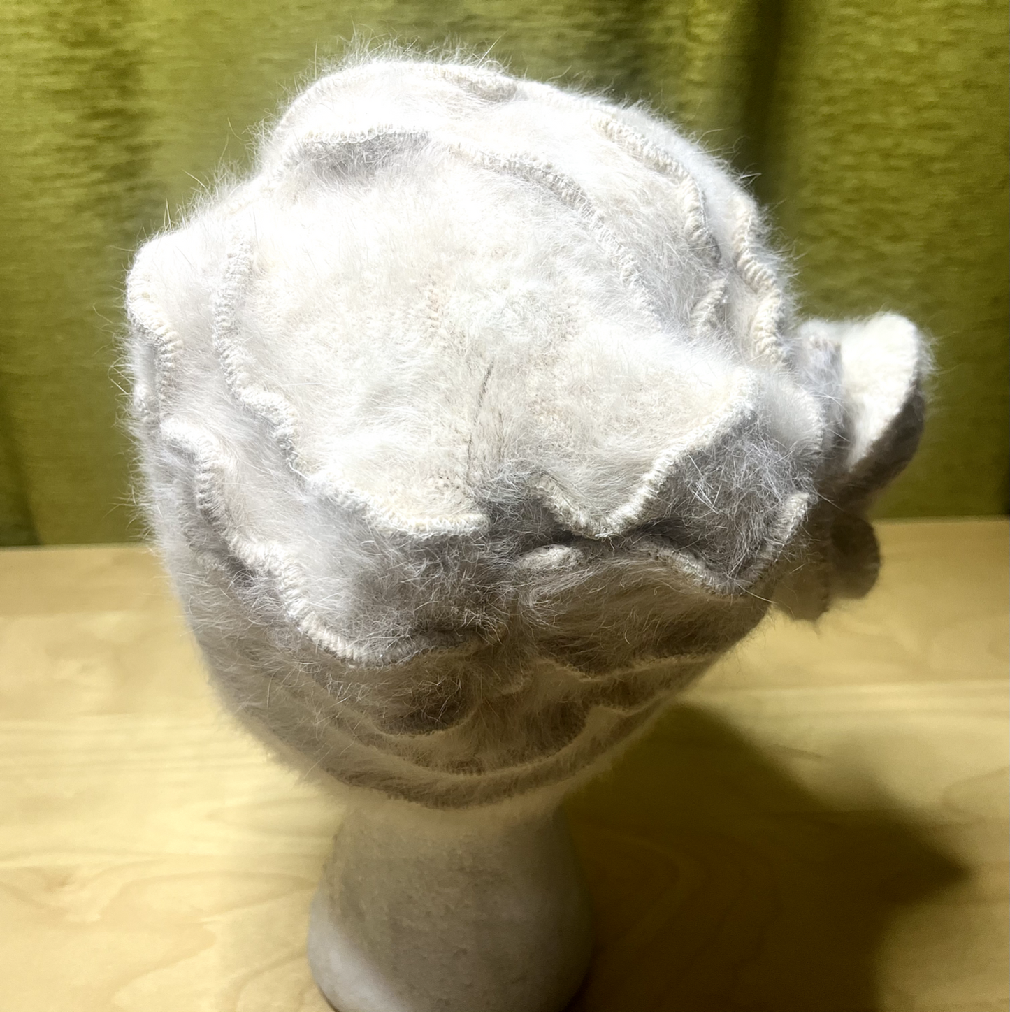 SNOXELL GWYTHER Soft Fluffy Knit ANGORA Blend Women's Cream Retro Flapper Cloche Hat size S M